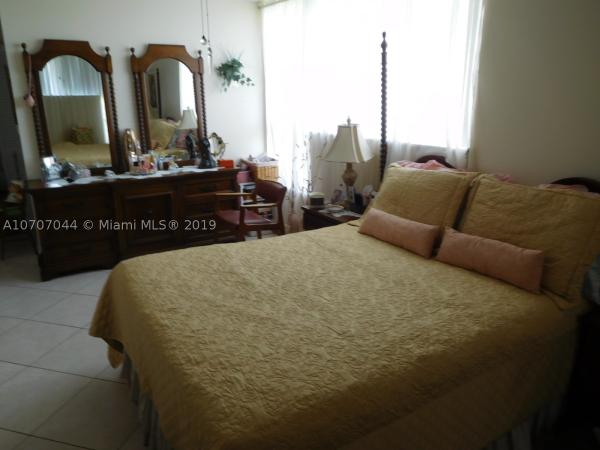 Lake Park, 942 NE 199th St #408, Ives Estates, Florida 33179, image 3