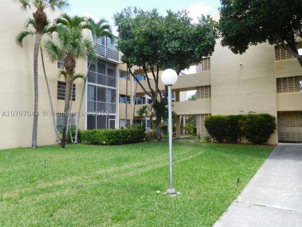 Lake Park, 942 NE 199th St #408, Ives Estates, Florida 33179, image 2