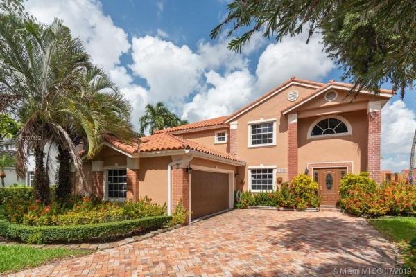 Patio Homes At Lakes Of The Meadow, 14755 SW 42nd Ter, Kendall West, Florida 33185, image 2