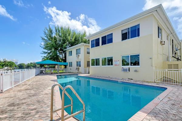 Lake View, 4730 Pine Tree Dr #15, Miami Beach, Florida 33140, image 2