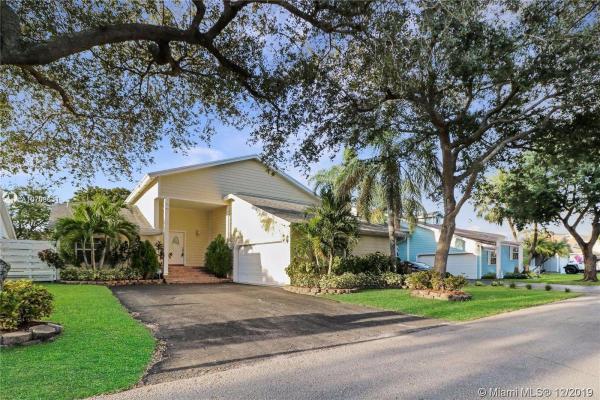 Willow Bend, 14033 SW 149th Ln, Country Walk, Florida 33186, image 2