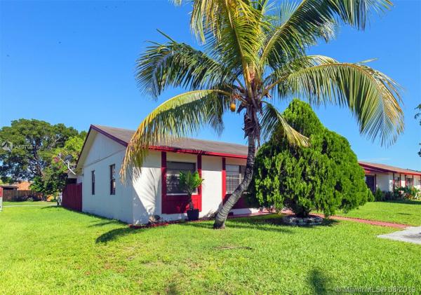 Westwind Lakes Townhouses, 7122 SW 153rd Ct ##7122, Kendall West, Florida 33193, image 2