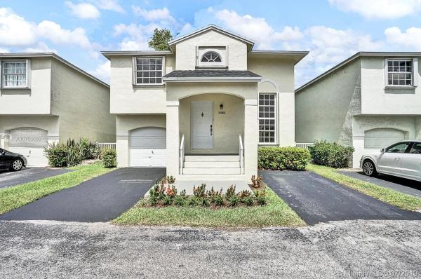 The Provinces Of Pierpointe At Pembroke Lakes, 12052 NW 13th St, Pembroke Pines, Florida 33026, image 2