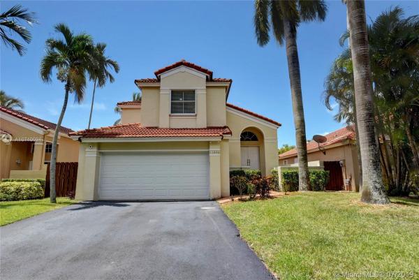 Poinciana At Oaks Landing, 11846 SW 90th Ter, Kendall, Florida 33186, image 2