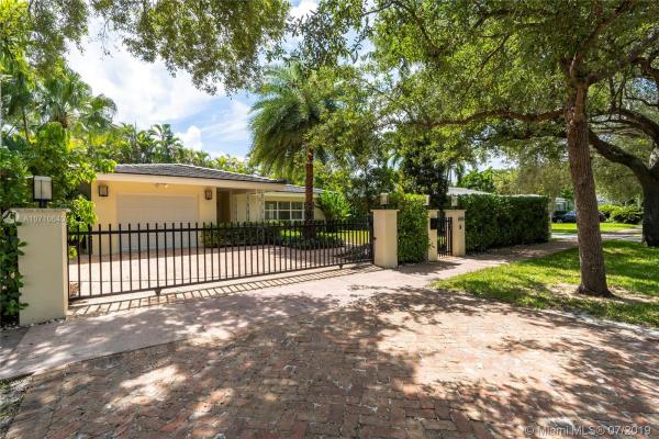 Riviera, 6905 Barquera St, Coral Gables, Florida 33146, image 2