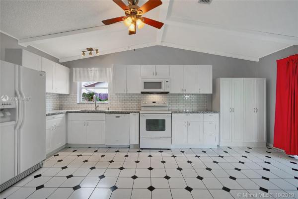 Boca Trails, 10284 Sleepy Brook Way, Boca Raton, Florida 33428, image 2