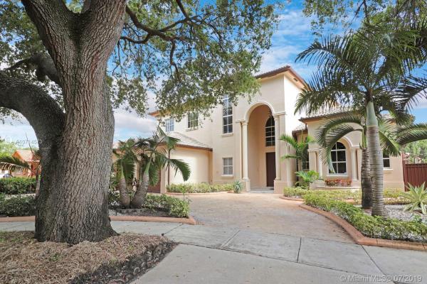 Royal Oaks, 7911 NW 168th Ter, Miami Lakes, Florida 33016, image 2
