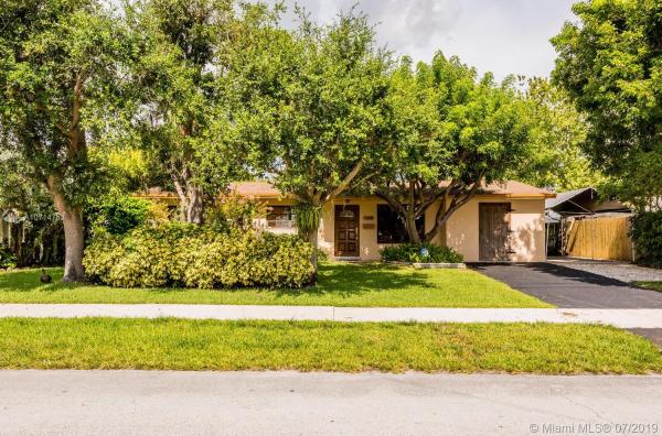 Heftler Homes, 5000 SW 103rd Pl, Westwood Lakes, Florida 33165, image 2
