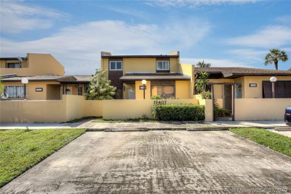 Lakes Of Acadia, 19407 NW 54th Pl #19407, Miami Gardens, Florida 33055, image 2