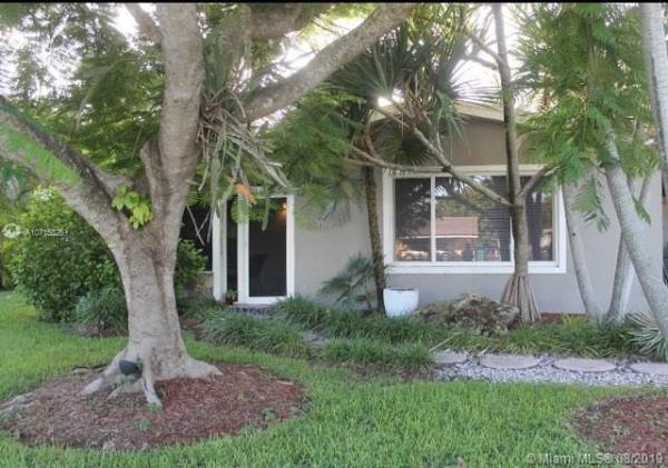 Bel Aire, 9835 Sterling Dr, Cutler Bay, Florida 33157, image 2