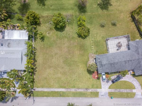 Palmetto Country Club Estates, 9740 W Palmetto Club Ln, Palmetto Estates, Florida 33157, image 2