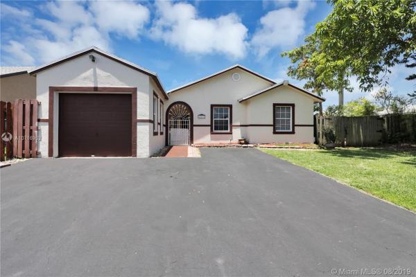Princetonian By The Park, 12837 SW 250th Ter, Princeton, Florida 33032, image 2
