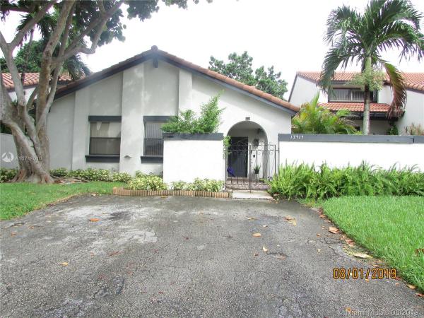 The Moors Townhouses, 17919 NW 66th Ct #17919, Country Club, Florida 33015, image 2