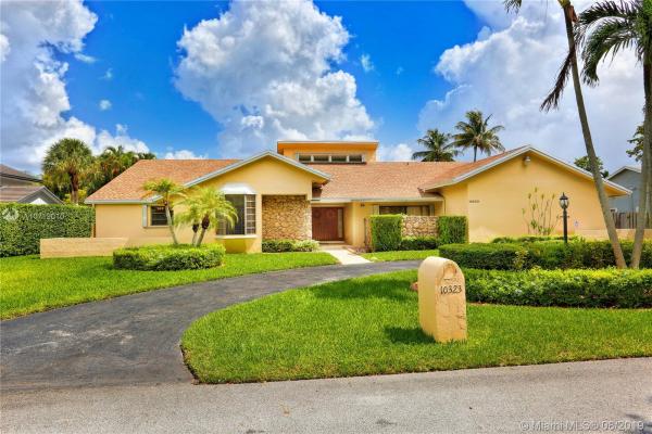 Catrimani, 10323 SW 142nd St, Kendall, Florida 33176, image 2