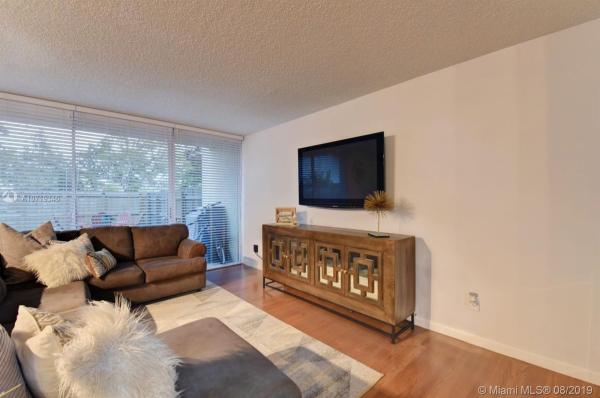 Snapper Creek Townhouses, 7011 SW 112th Ct, Kendall, Florida 33173, image 2