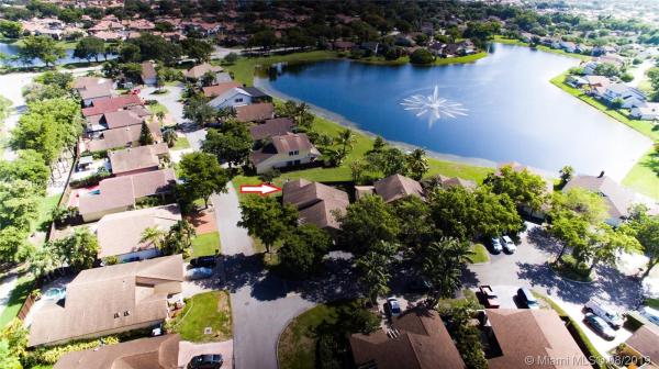 Lakes Of The Meadow, 15031 SW 52nd Ln, Kendall West, Florida 33185, image 2