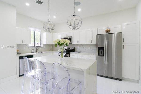 Hidden Lake Townhomes, 12780 SW 131st Ter #12780, Three Lakes, Florida 33186, image 2