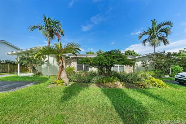 Palmetto Duplexes, 10650 SW 77th Ave, Pinecrest, Florida 33156, image 2