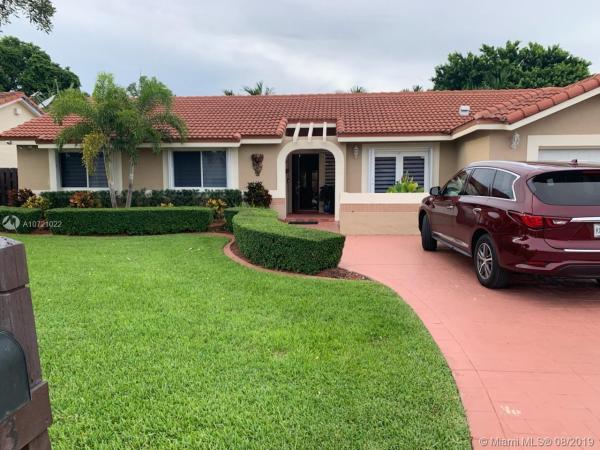 Lakes Of The Meadow, 15553 SW 55th Ter, Kendall West, Florida 33185, image 2