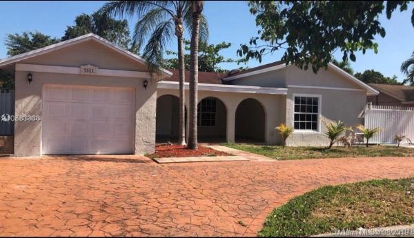 Country Lake Manors, 5811 NW 197th Ter, Country Club, Florida 33015, image 2