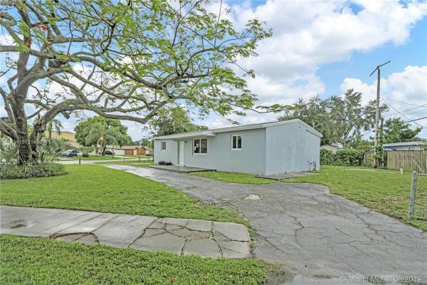 Heritage Lake Estates, 6660 Franklin St, Hollywood, Florida 33024, image 2