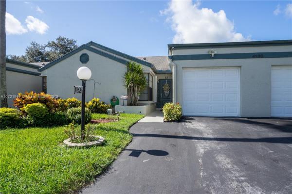 Laurel Club, 4580 Biddeford Ave #32, West Palm Beach, Florida 33417, image 2
