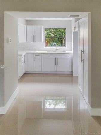 Snapper Creek Townhouses, 10948 SW 71st St, Kendall, Florida 33173, image 2