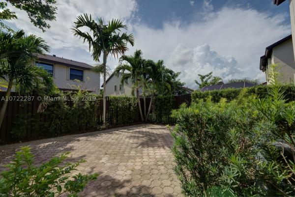Valencia Townhomes, 10150 SW 137th Ct #10150, The Hammocks, Florida 33186, image 2