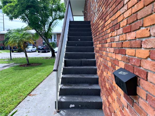 Country Club Of Miami, 18630 Bobolink Dr #18630, Country Club, Florida 33015, image 2