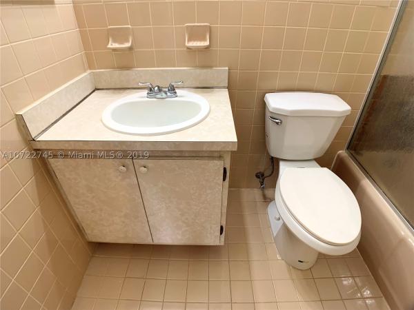 Country Club Of Miami, 18630 Bobolink Dr #18630, Country Club, Florida 33015, image 3