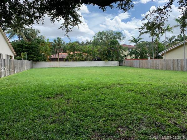 Royal Oaks, 7910 NW 168th Ter, Miami Lakes, Florida 33016, image 2