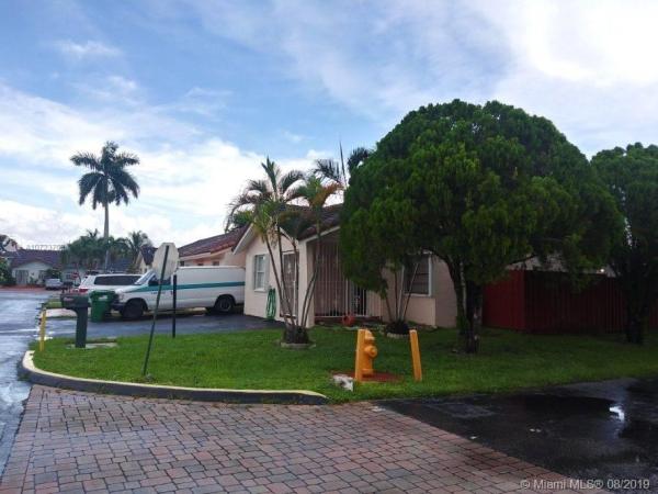 Bird Lakes Townhouses, 4541 SW 143rd Ct, Kendale Lakes, Florida 33175, image 2