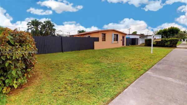 Westwood Lakes Residential, 4155 SW 107th Ct, Westwood Lakes, Florida 33165, image 2