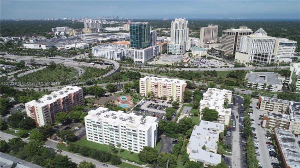Summit Tower Of Dadeland, 9125 SW 77th Ave #202, Kendall, Florida 33156, image 2