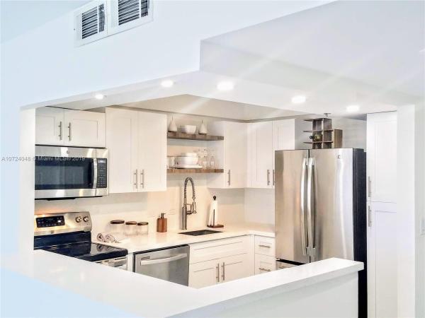 Waterview 2, 20515 E Country Club Dr #549, Aventura, Florida 33180, image 2