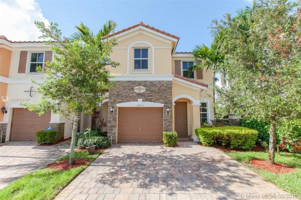 Emerald Creek Townhomes, 12432 Emerald Creek Ct, Plantation, Florida 33325, image 2