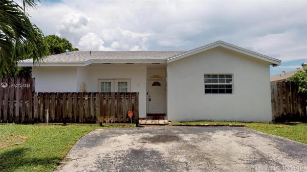 Bent Tree, 13831 SW 45th Ter, Kendale Lakes, Florida 33175, image 2