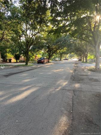 Sunkist Grove, 1025 NW 120th St, North Miami, Florida 33168, image 2