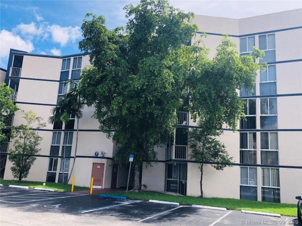 Las Brisas Country Club Of Miami, 6955 NW 186th St #F404, Country Club, Florida 33015, image 2