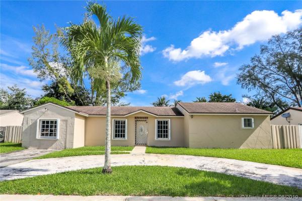 Country Lake Manors, 5751 NW 201st Ln, Country Club, Florida 33015, image 2