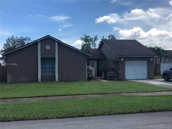 Country Lake Manors, 5940 NW 194 St #, Country Club, Florida 33015, image 2