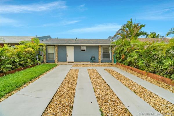 Royale Green, 4361 SW 129th Pl, Kendale Lakes, Florida 33175, image 2