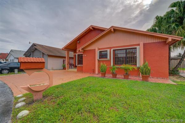 Les Chalets, 722 SW 101st Ct Cir, Fountainebleau, Florida 33174, image 2