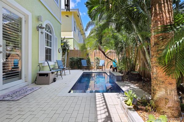 Mallory Square, 2630 NE 9th Ave #3, Wilton Manors, Florida 33334, image 1