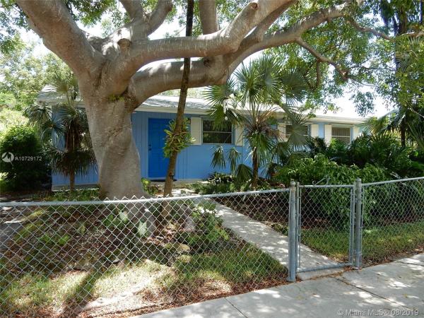 Modular Manor, 19901 Coral Sea Rd, Cutler Bay, Florida 33157, image 2