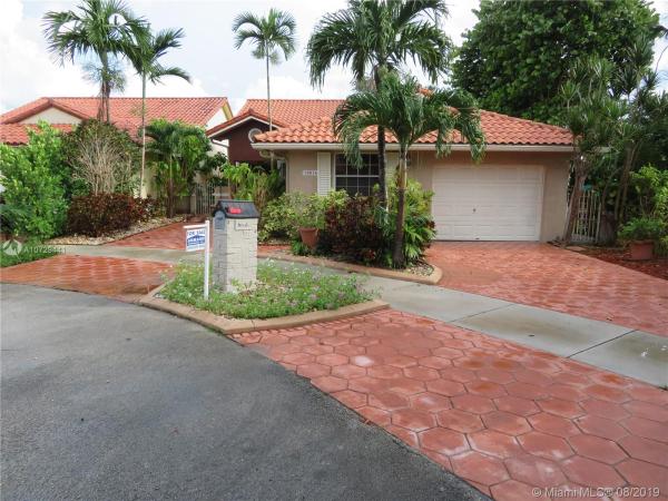 Endas Villas, 10016 SW 25th St, University Park, Florida 33165, image 2