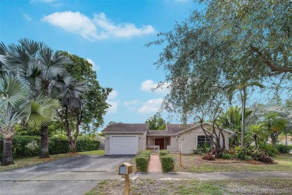 Country Lake Manors, 19750 NW 57th Pl, Country Club, Florida 33015, image 2