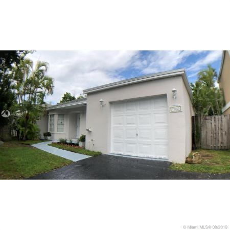 Villas Of Deerwood, 12659 SW 144th Ter, Three Lakes, Florida 33186, image 2