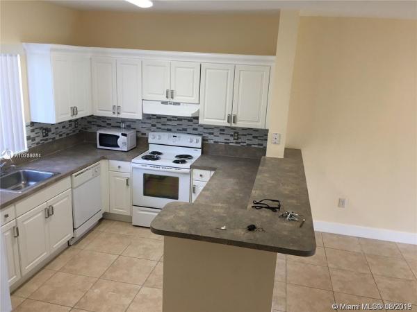 Country Club Villas Townhouses, 20429 NW 15 Ave #4, Miami Gardens, Florida 33169, image 2