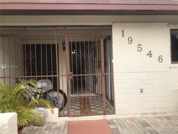Lakes Of Acadia, 19546 NW 55th Cir Pl #19546, Miami Gardens, Florida 33055, image 2